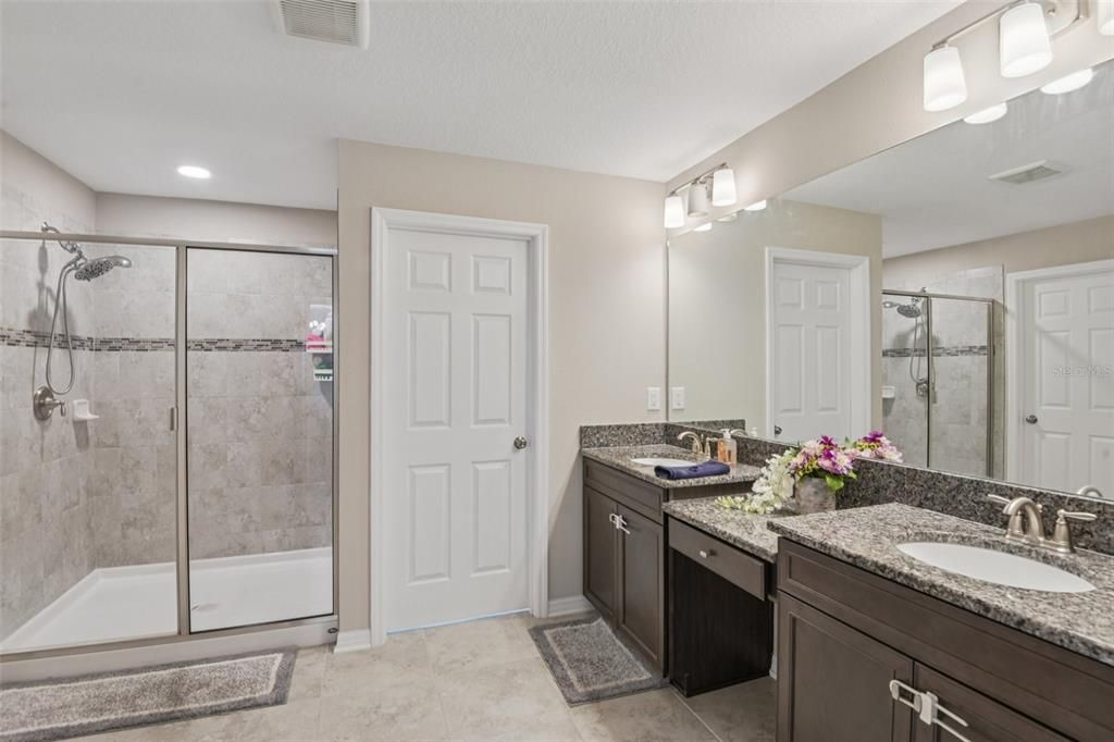 For Sale: $580,000 (5 beds, 3 baths, 3292 Square Feet)