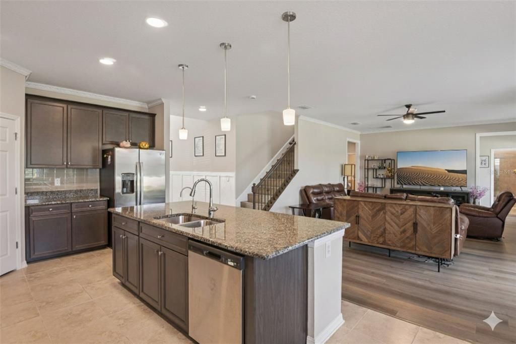 For Sale: $580,000 (5 beds, 3 baths, 3292 Square Feet)