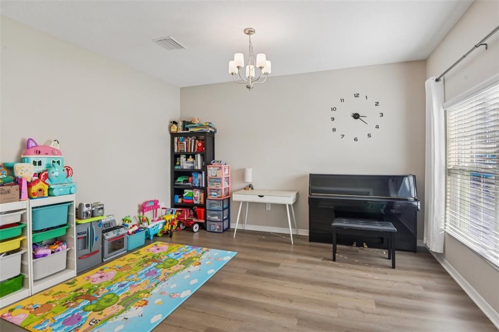 For Sale: $580,000 (5 beds, 3 baths, 3292 Square Feet)