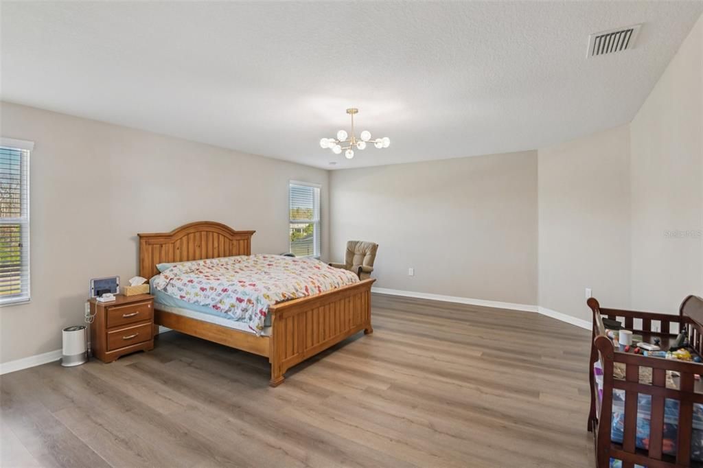 For Sale: $580,000 (5 beds, 3 baths, 3292 Square Feet)