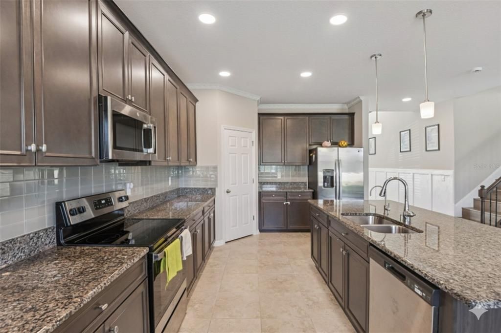 For Sale: $580,000 (5 beds, 3 baths, 3292 Square Feet)