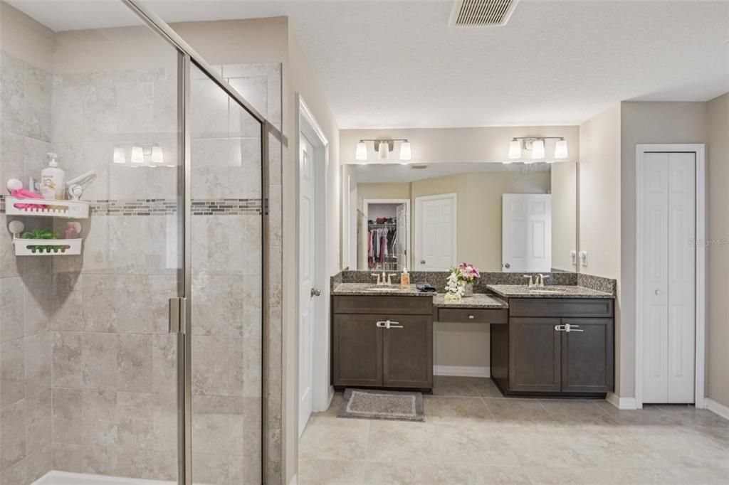 For Sale: $580,000 (5 beds, 3 baths, 3292 Square Feet)