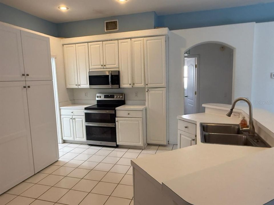 For Sale: $419,900 (4 beds, 3 baths, 2394 Square Feet)