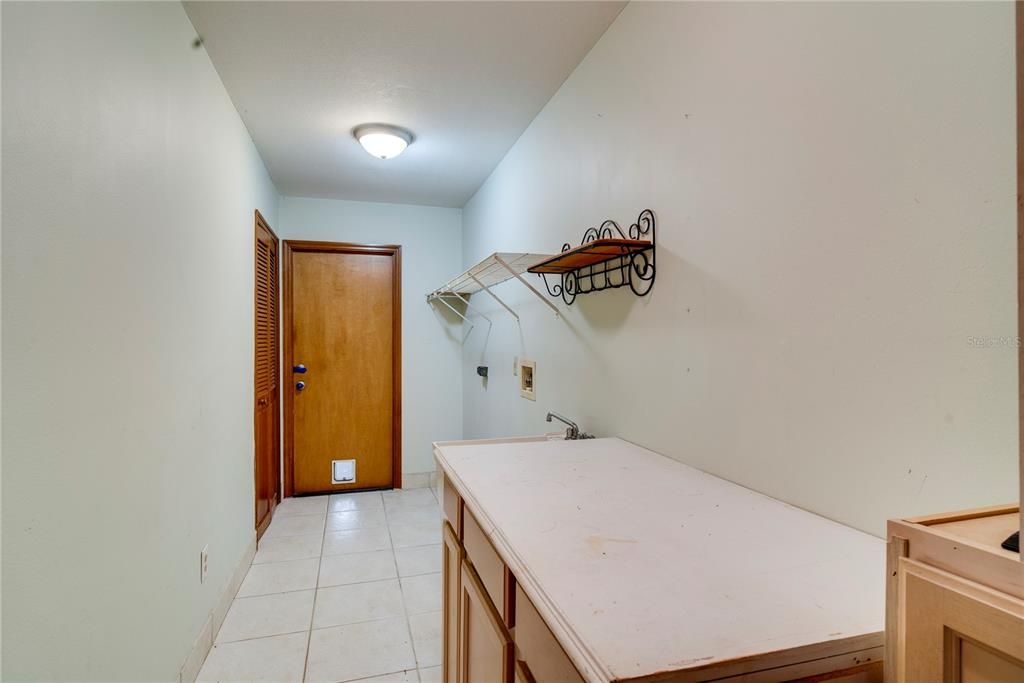 For Sale: $575,000 (3 beds, 2 baths, 2012 Square Feet)