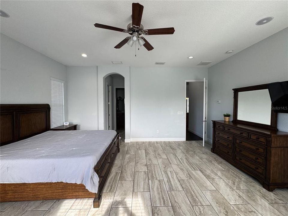 出租: $4,000 (4 贝兹, 4 浴室, 3330 平方英尺)