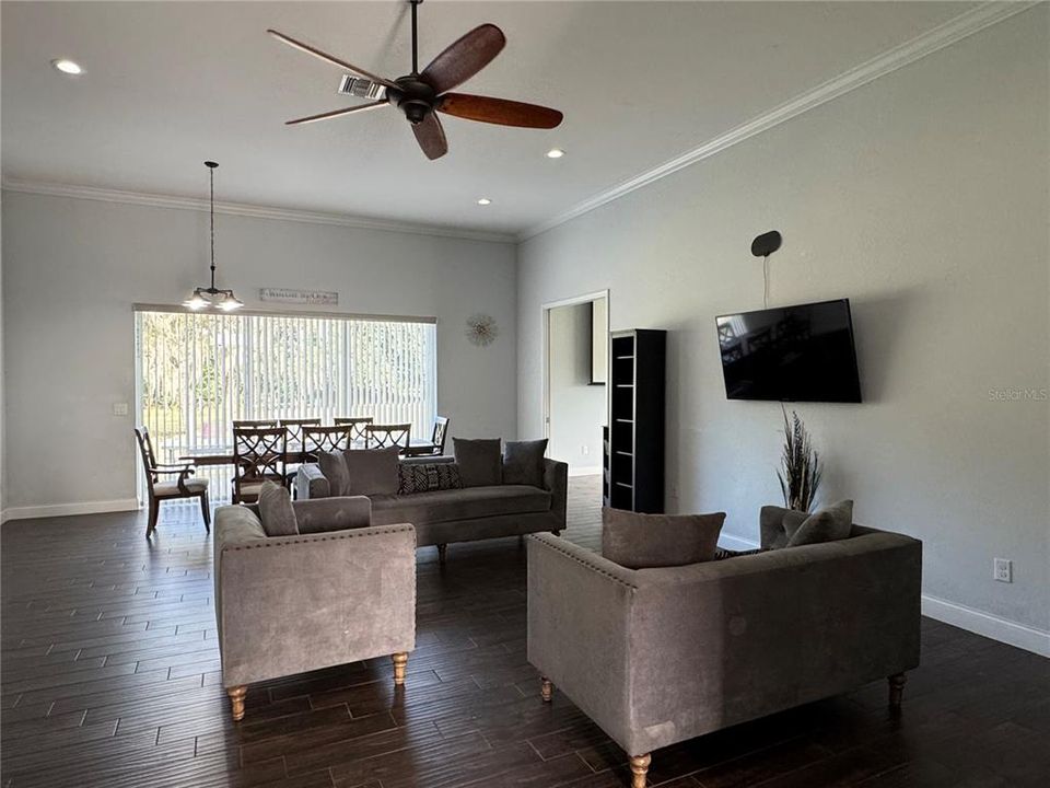 出租: $4,000 (4 贝兹, 4 浴室, 3330 平方英尺)