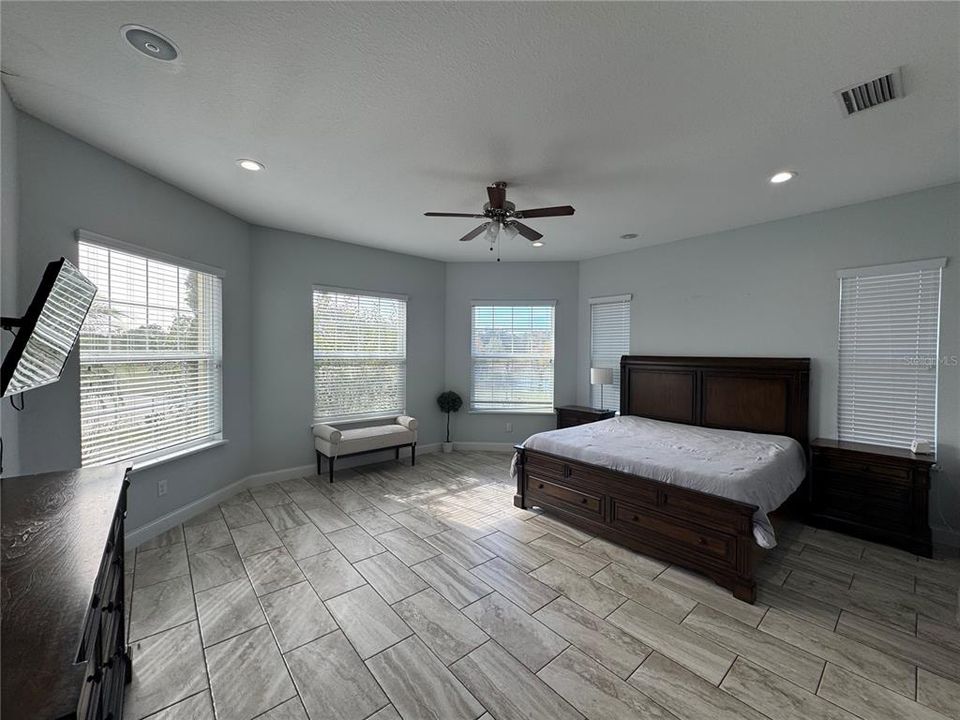 出租: $4,000 (4 贝兹, 4 浴室, 3330 平方英尺)