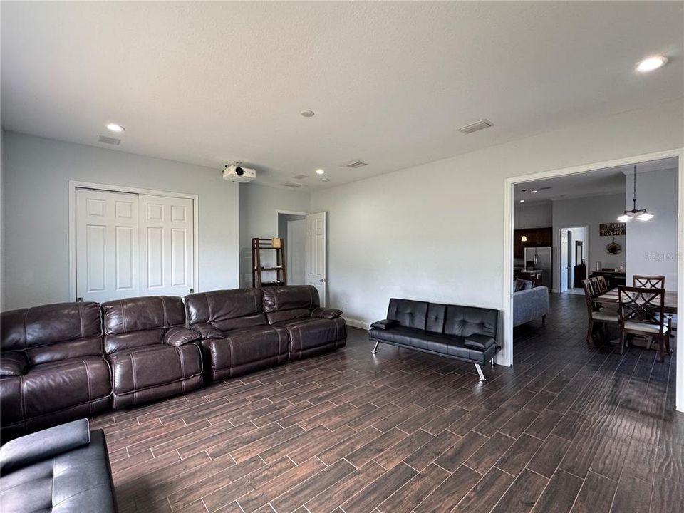 出租: $4,000 (4 贝兹, 4 浴室, 3330 平方英尺)