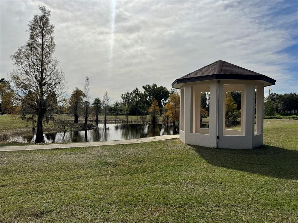 出租: $4,000 (4 贝兹, 4 浴室, 3330 平方英尺)