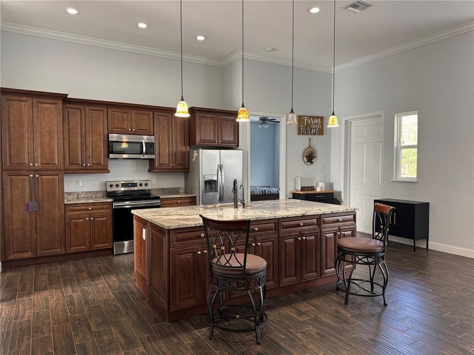 出租: $4,000 (4 贝兹, 4 浴室, 3330 平方英尺)