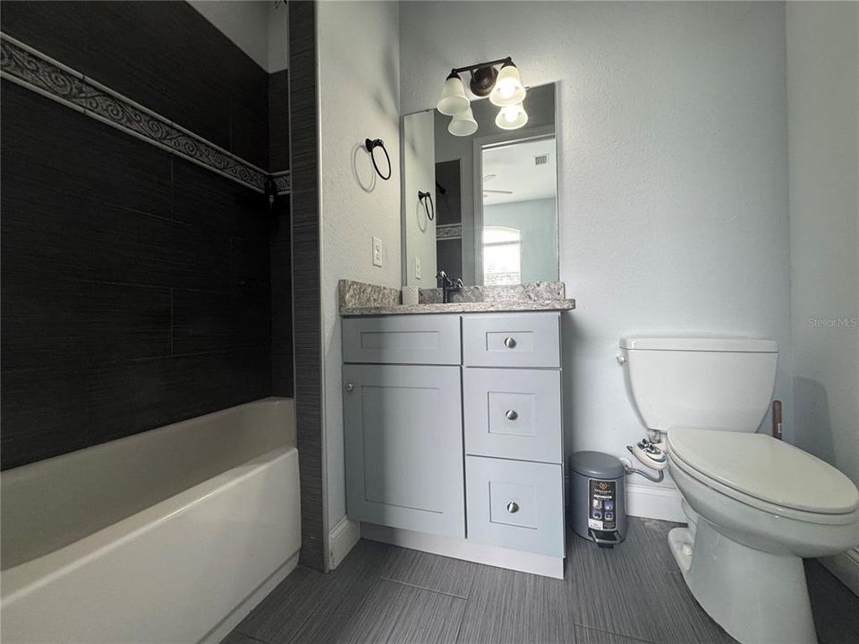 出租: $4,000 (4 贝兹, 4 浴室, 3330 平方英尺)