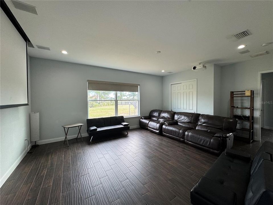 出租: $4,000 (4 贝兹, 4 浴室, 3330 平方英尺)