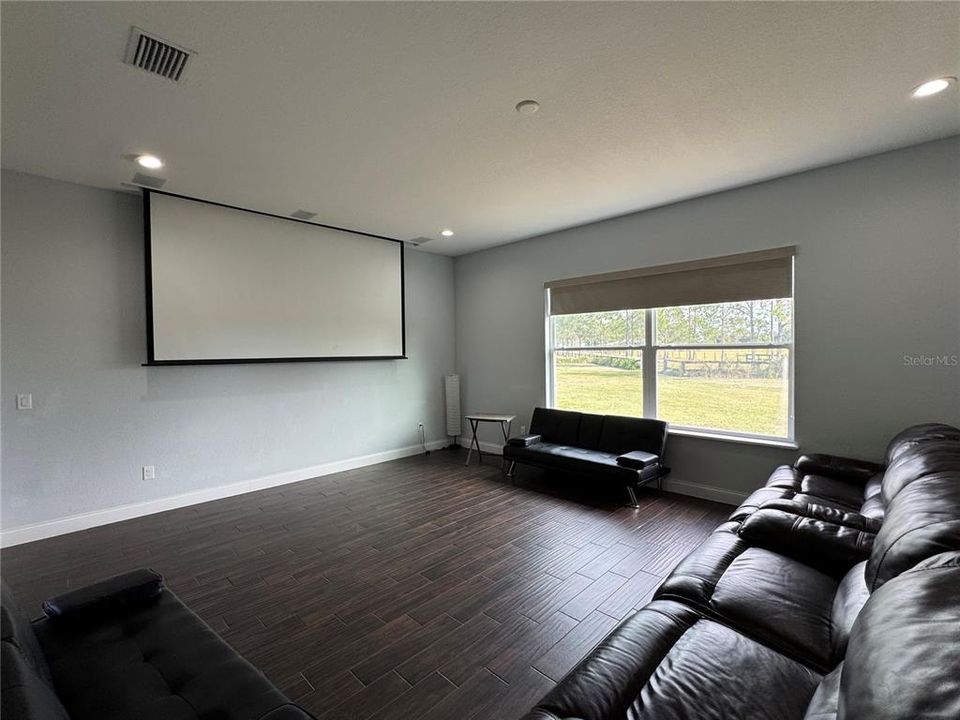 出租: $4,000 (4 贝兹, 4 浴室, 3330 平方英尺)