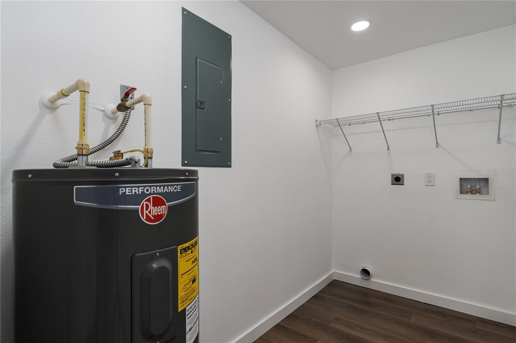 На продажу: $357,900 (3 спален, 2 ванн, 1335 Квадратных фут)