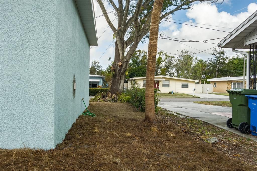 На продажу: $357,900 (3 спален, 2 ванн, 1335 Квадратных фут)