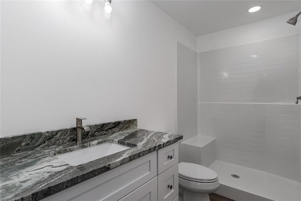 На продажу: $357,900 (3 спален, 2 ванн, 1335 Квадратных фут)