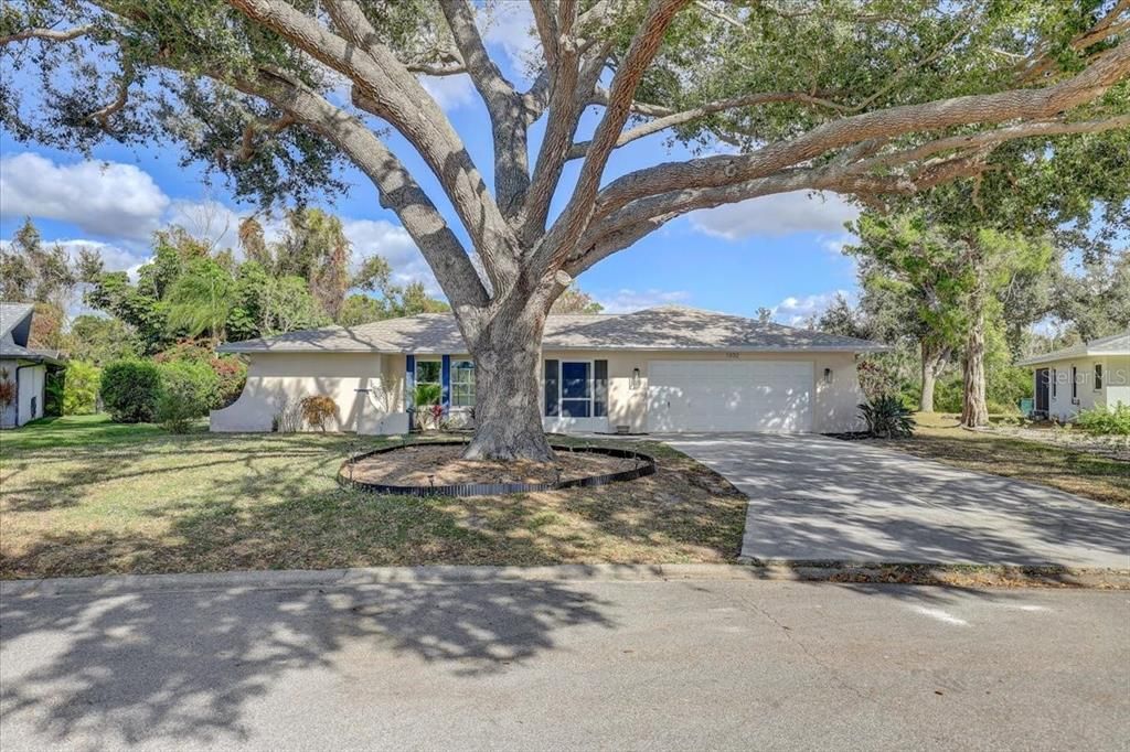 For Sale: $549,900 (3 beds, 2 baths, 1950 Square Feet)