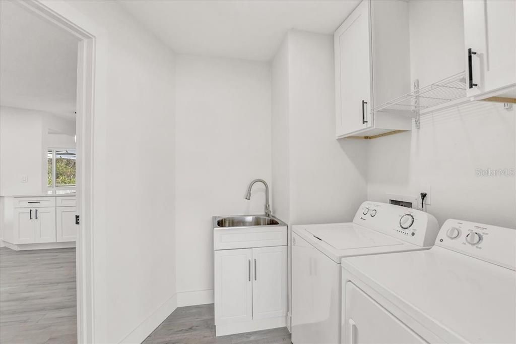 For Sale: $549,900 (3 beds, 2 baths, 1950 Square Feet)