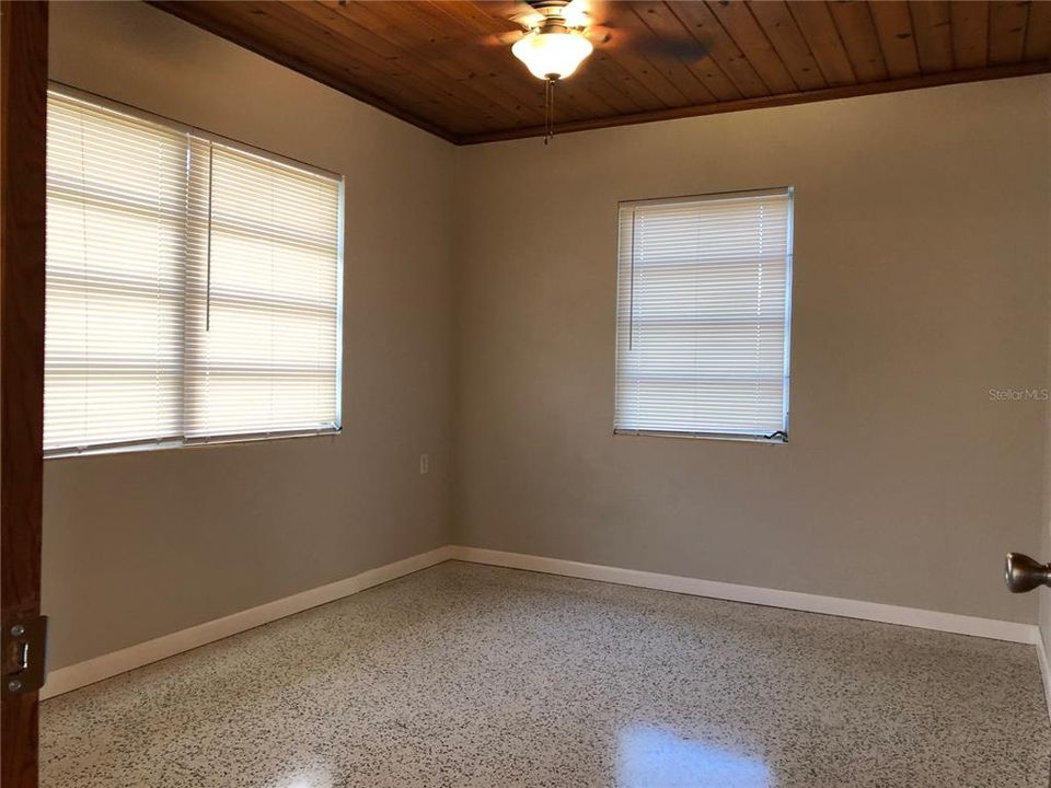 出租: $1,700 (2 贝兹, 1 浴室, 768 平方英尺)