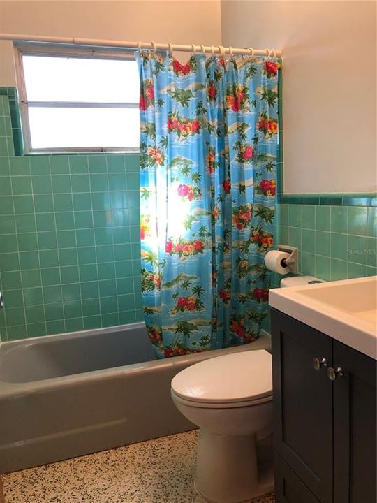 出租: $1,700 (2 贝兹, 1 浴室, 768 平方英尺)