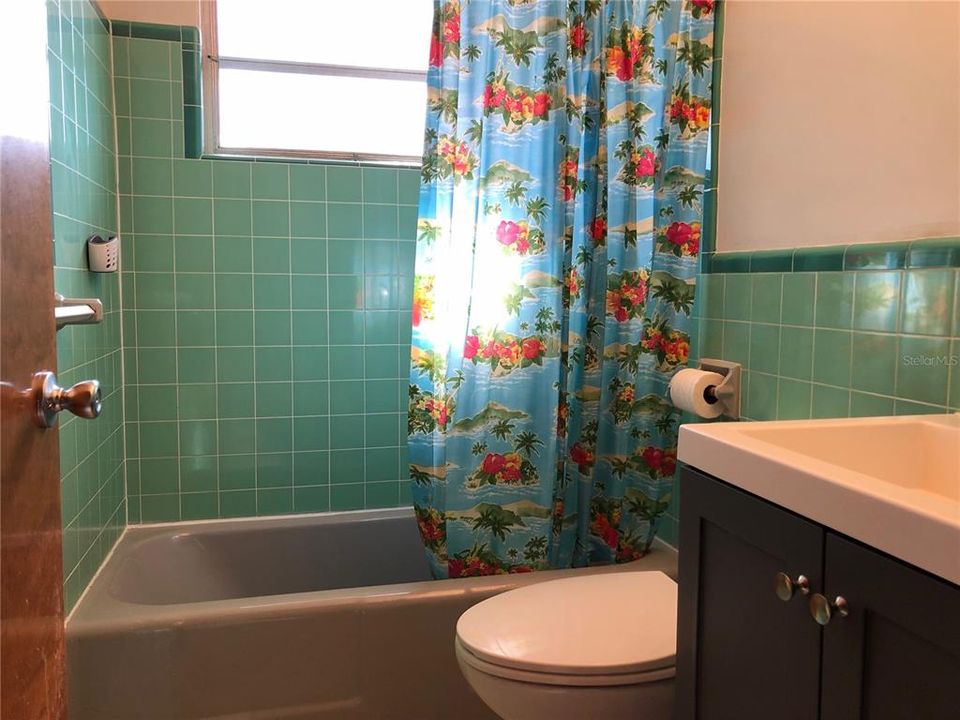 出租: $1,700 (2 贝兹, 1 浴室, 768 平方英尺)