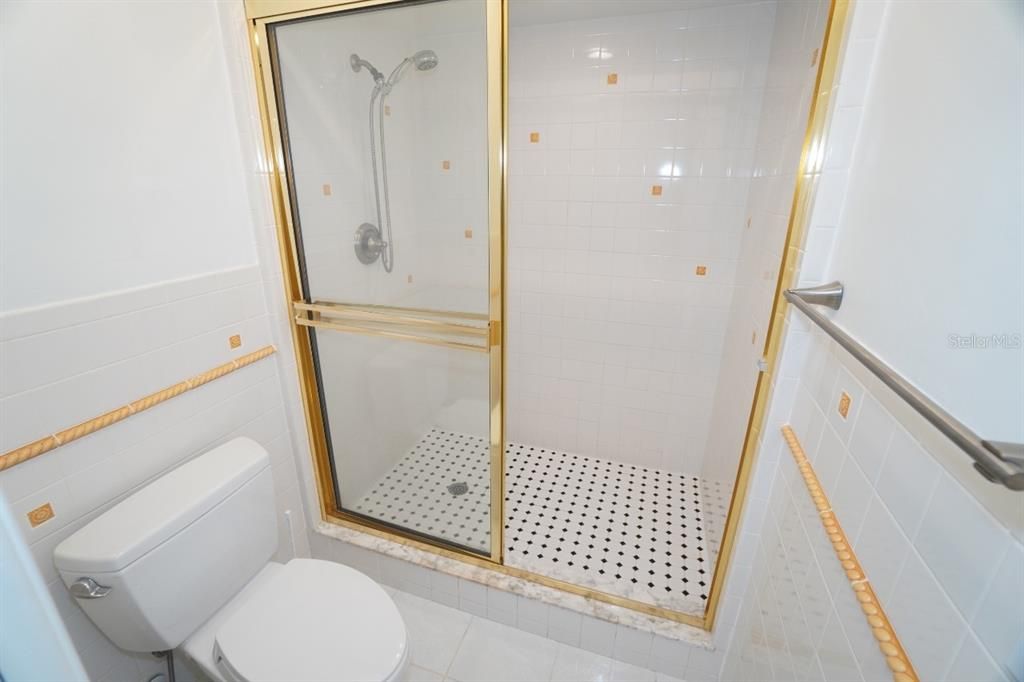 For Sale: $399,900 (3 beds, 2 baths, 2276 Square Feet)