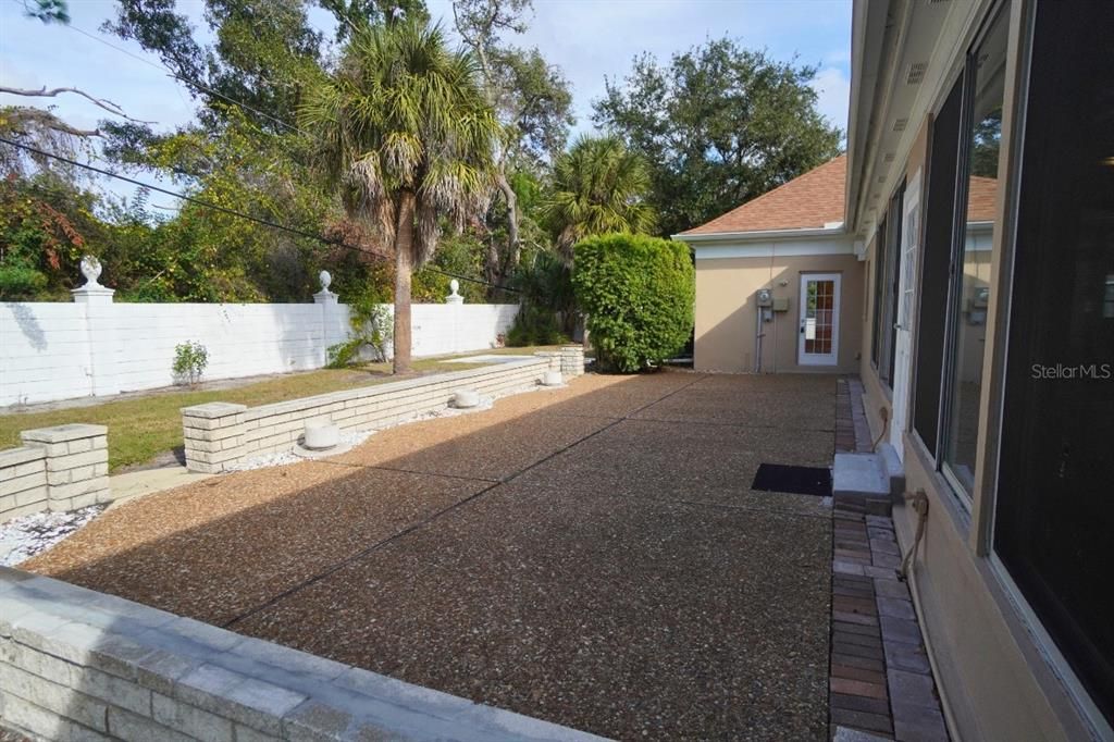 For Sale: $399,900 (3 beds, 2 baths, 2276 Square Feet)