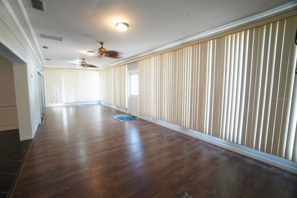 For Sale: $399,900 (3 beds, 2 baths, 2276 Square Feet)