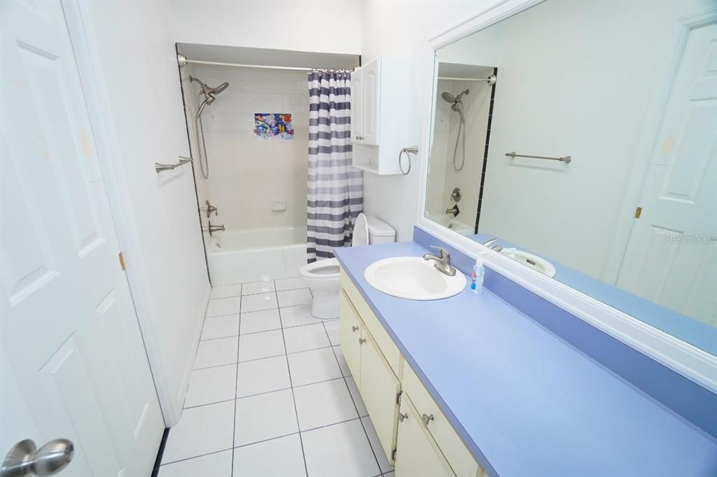 For Sale: $399,900 (3 beds, 2 baths, 2276 Square Feet)