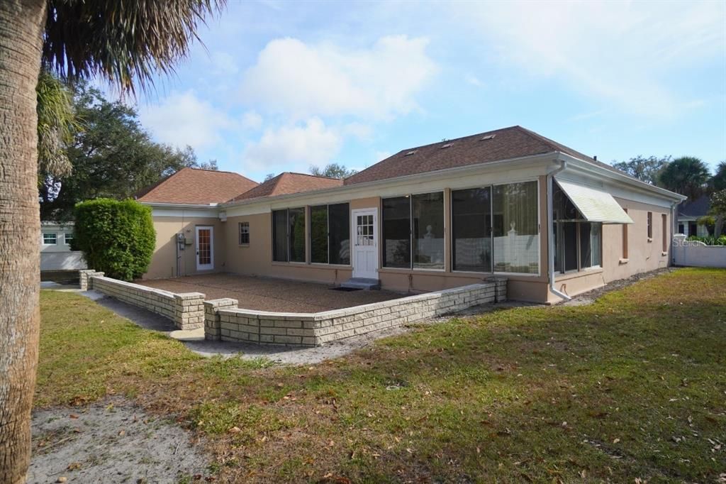 For Sale: $399,900 (3 beds, 2 baths, 2276 Square Feet)