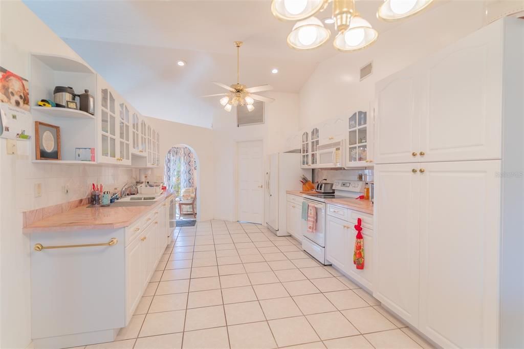 Active With Contract: $289,990 (3 beds, 2 baths, 1936 Square Feet)