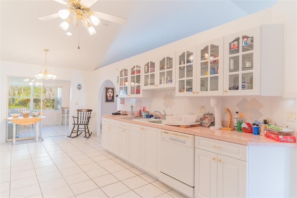 Active With Contract: $289,990 (3 beds, 2 baths, 1936 Square Feet)