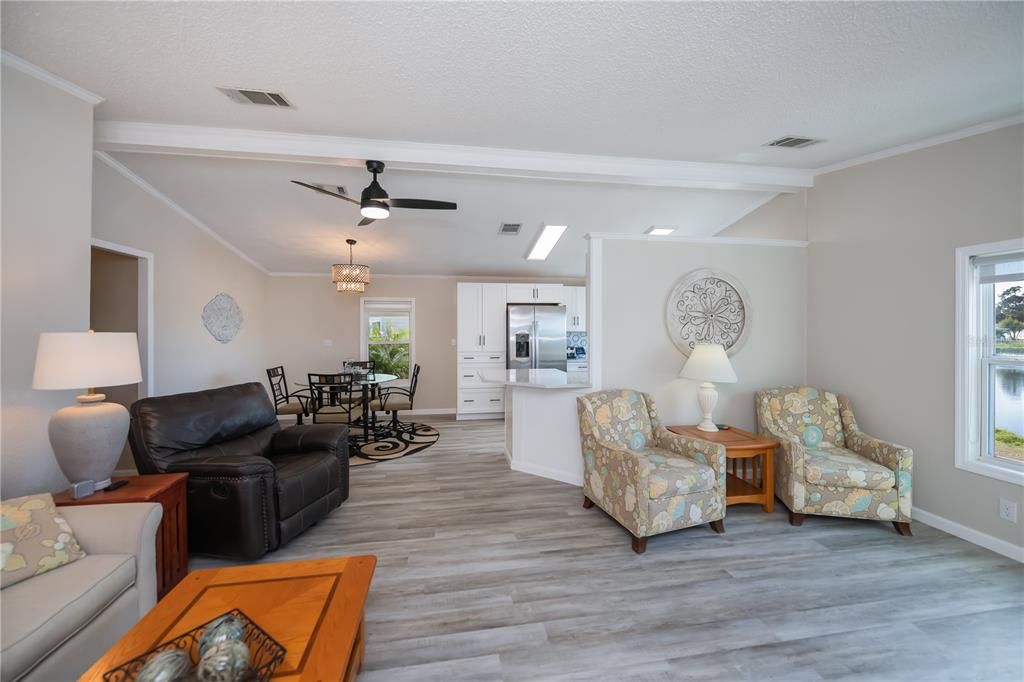 На продажу: $250,000 (2 спален, 2 ванн, 1248 Квадратных фут)