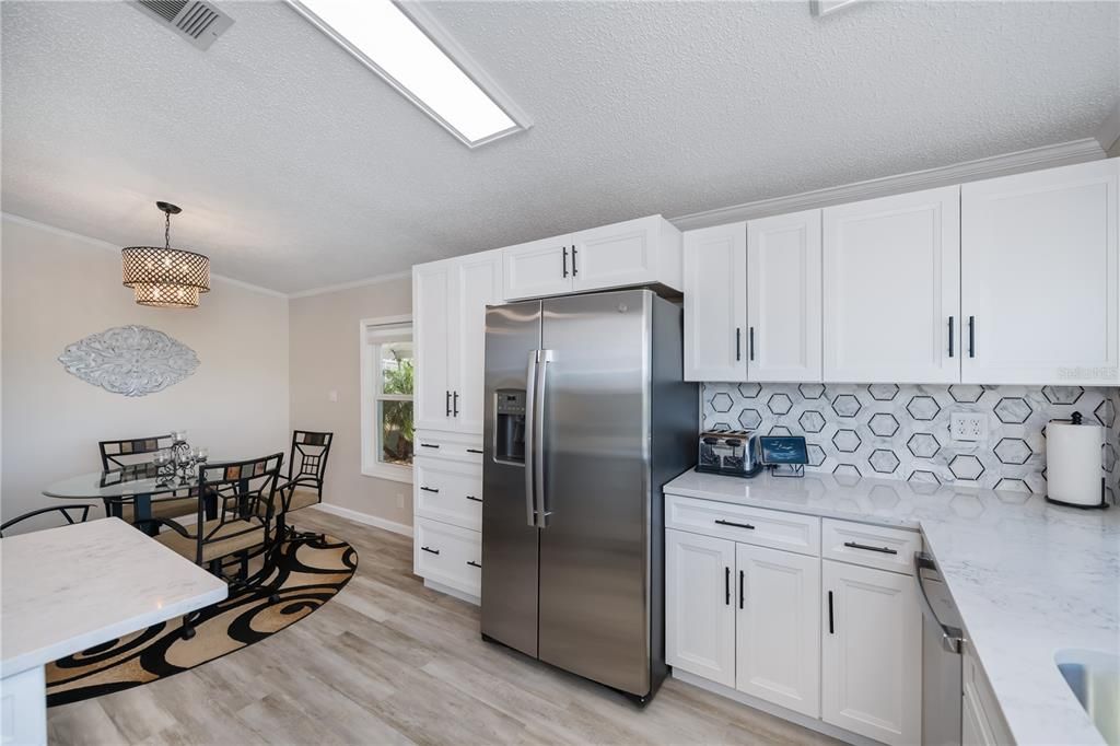 На продажу: $250,000 (2 спален, 2 ванн, 1248 Квадратных фут)