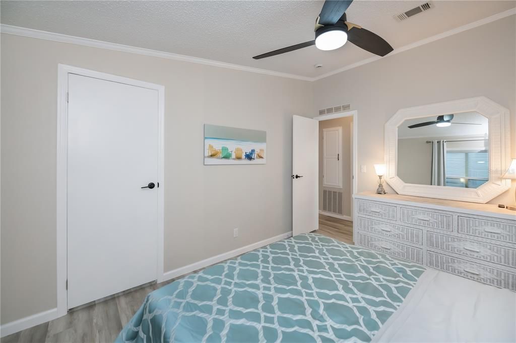 На продажу: $250,000 (2 спален, 2 ванн, 1248 Квадратных фут)