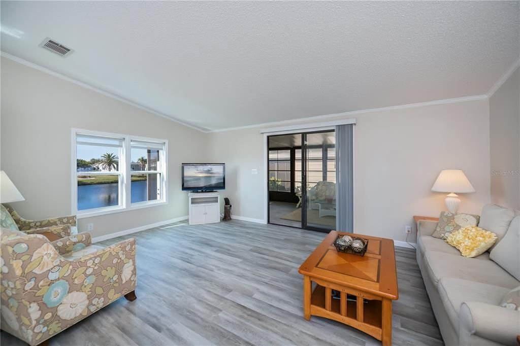 На продажу: $250,000 (2 спален, 2 ванн, 1248 Квадратных фут)