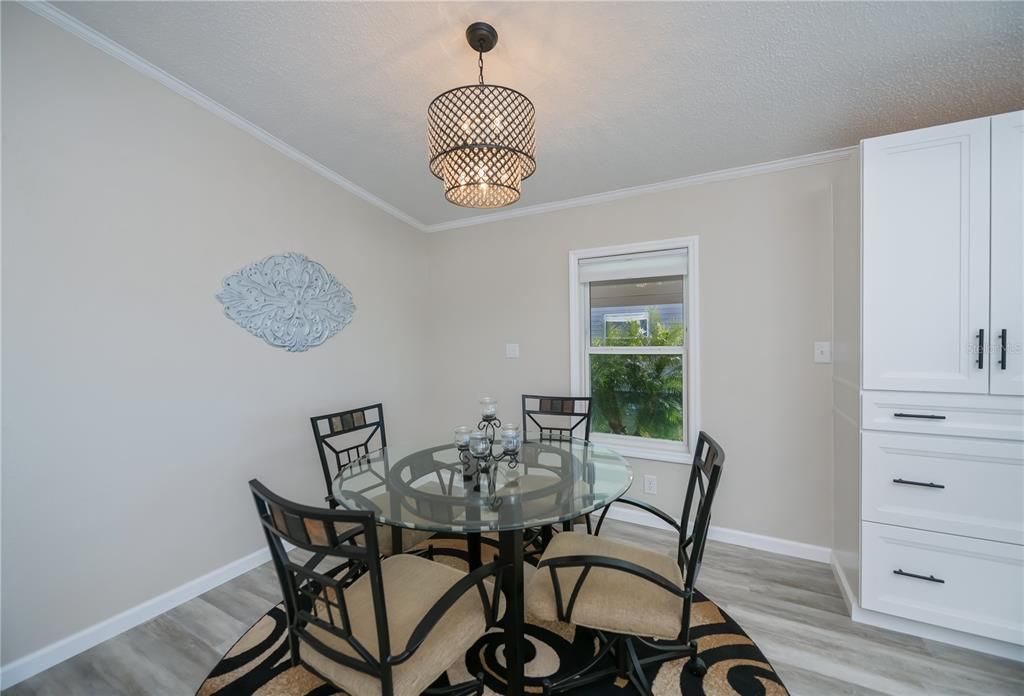 На продажу: $250,000 (2 спален, 2 ванн, 1248 Квадратных фут)