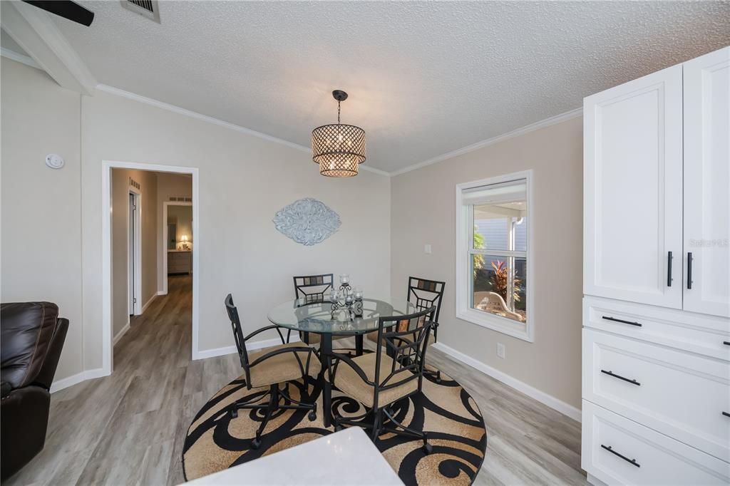 На продажу: $250,000 (2 спален, 2 ванн, 1248 Квадратных фут)