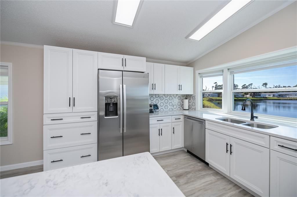 На продажу: $250,000 (2 спален, 2 ванн, 1248 Квадратных фут)