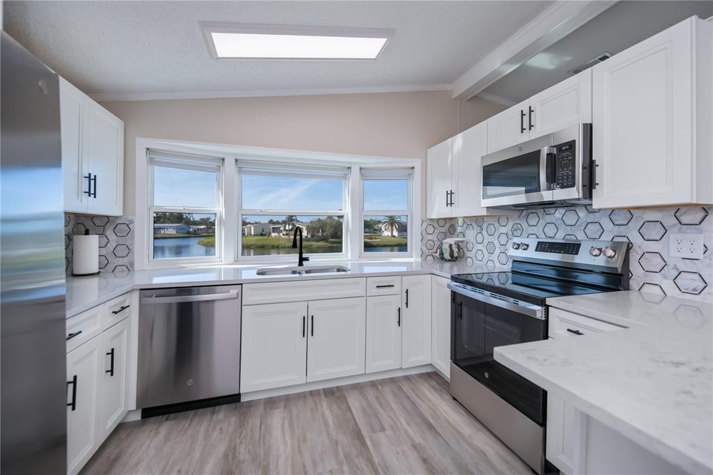 На продажу: $250,000 (2 спален, 2 ванн, 1248 Квадратных фут)