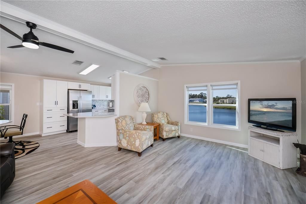 На продажу: $250,000 (2 спален, 2 ванн, 1248 Квадратных фут)