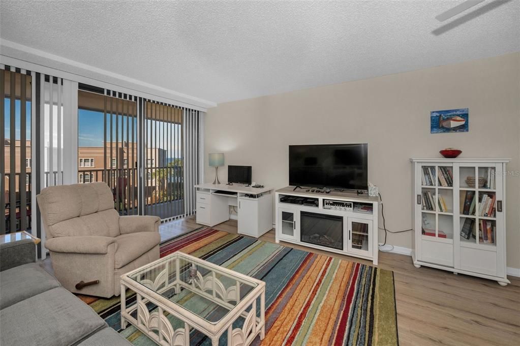 En Venta: $345,000 (2 camas, 2 baños, 1185 Pies cuadrados)