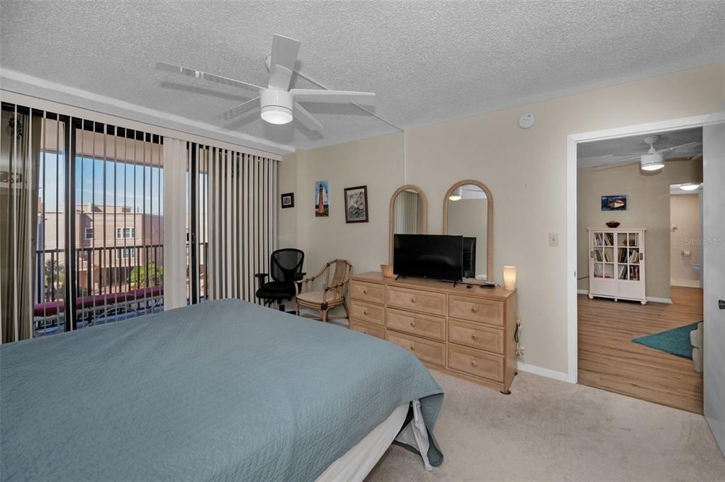 En Venta: $345,000 (2 camas, 2 baños, 1185 Pies cuadrados)