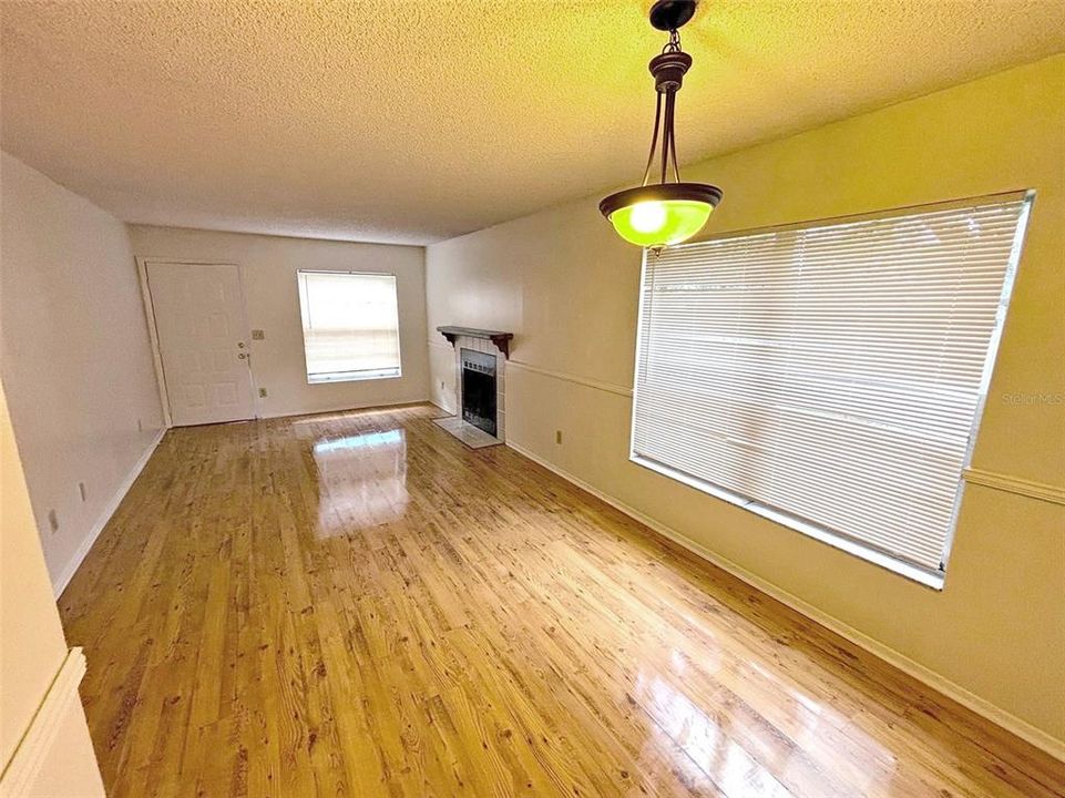 For Sale: $157,000 (2 beds, 2 baths, 912 Square Feet)