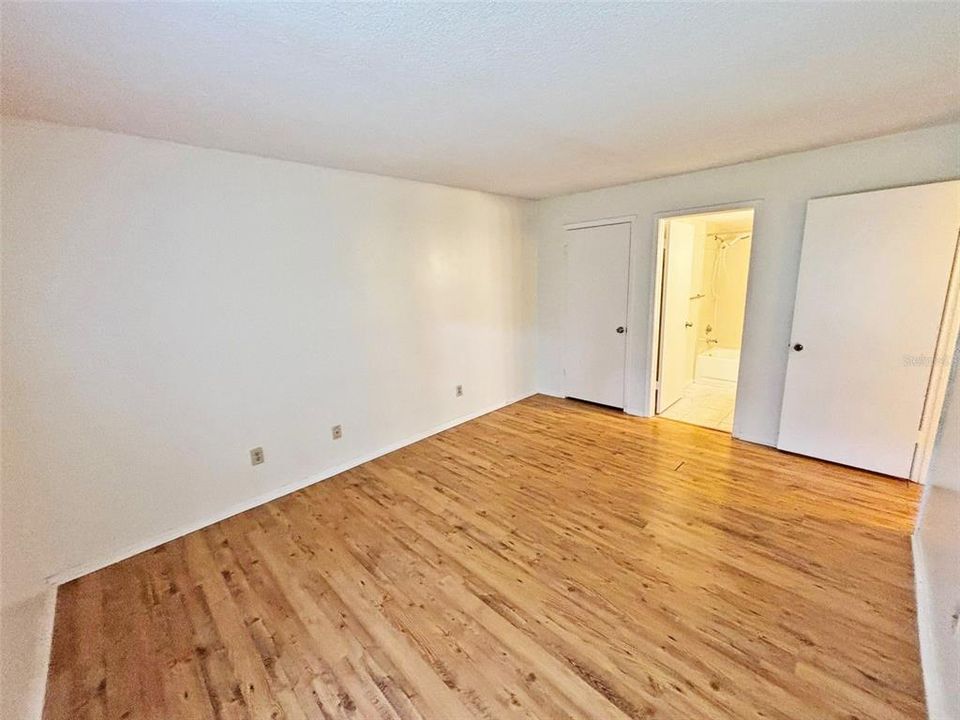 For Sale: $157,000 (2 beds, 2 baths, 912 Square Feet)