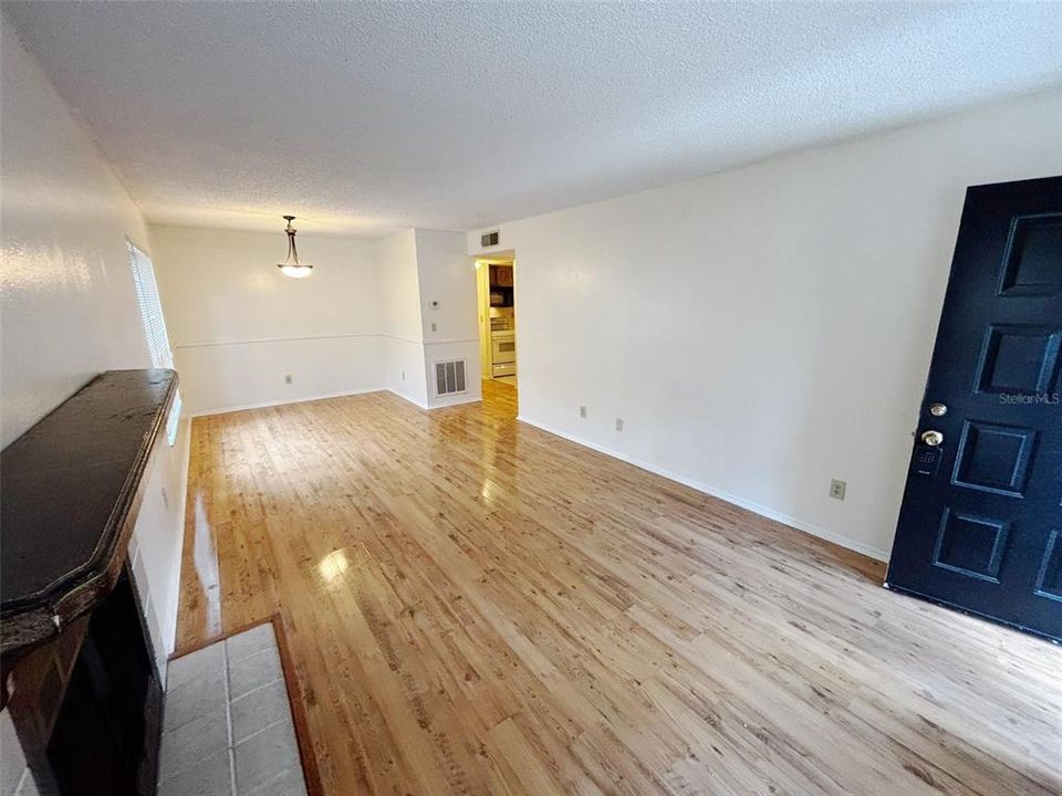 For Sale: $157,000 (2 beds, 2 baths, 912 Square Feet)