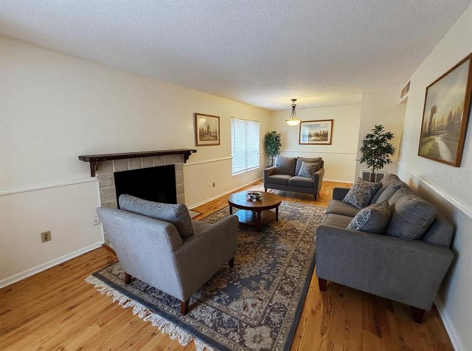 For Sale: $157,000 (2 beds, 2 baths, 912 Square Feet)