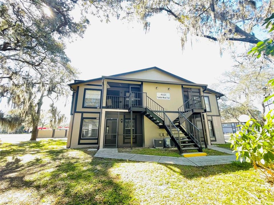 For Sale: $157,000 (2 beds, 2 baths, 912 Square Feet)