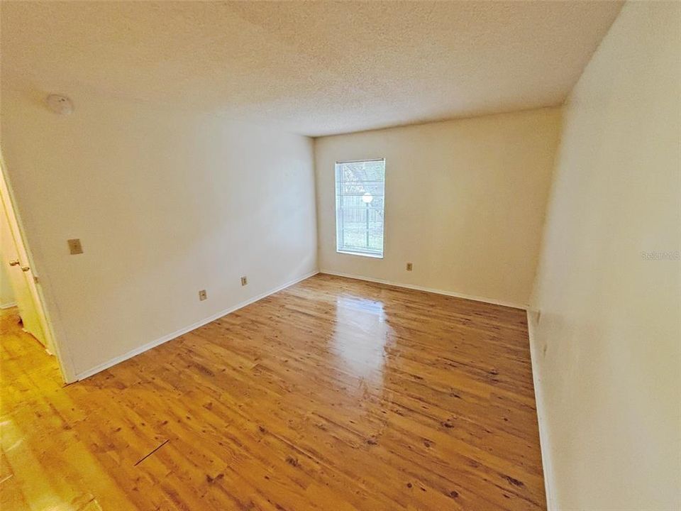 For Sale: $157,000 (2 beds, 2 baths, 912 Square Feet)