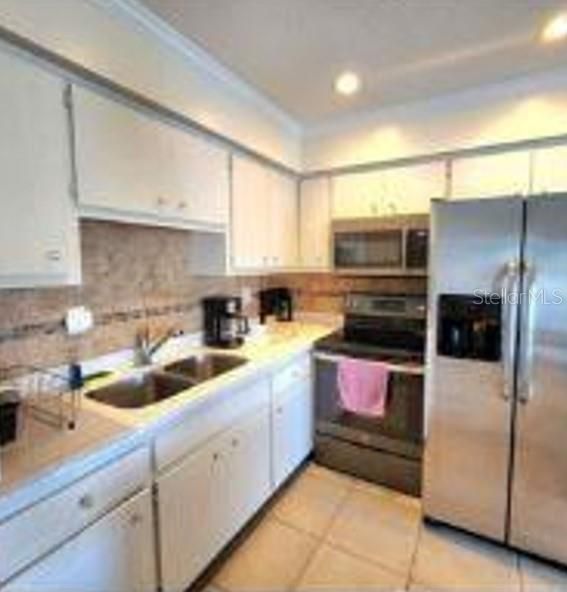 For Sale: $159,900 (1 beds, 1 baths, 555 Square Feet)